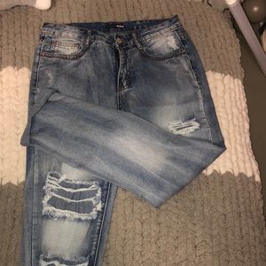 FashionNova Ripped Boyfriend Jeans NWOT